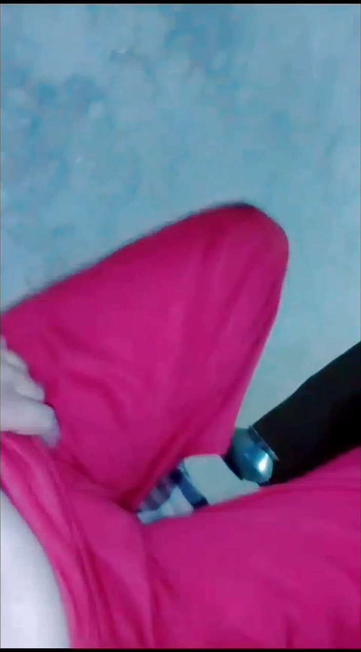 TricolorMusic3: ジョシュは大学のセクシーなビデオを見た後、ゆっくりと服を着ました