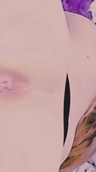 Ela brincou com seu didelot e vibrador até ter um orgasmo