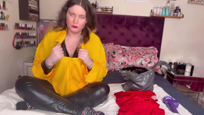 MissFFW: 視聴者がミス・FFW元カノの服を送った