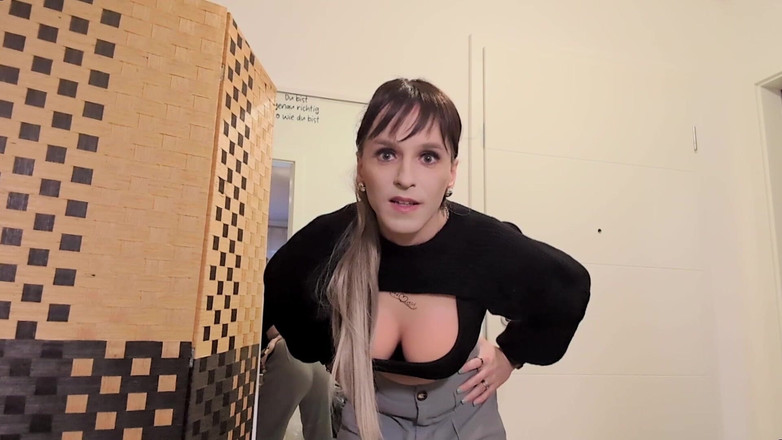 TV_Helena: Co chceš se svým malým ptákem? Odlož to pryč a...