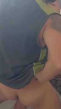 继女想要吃早餐，所以我给了她胡椒香肠
