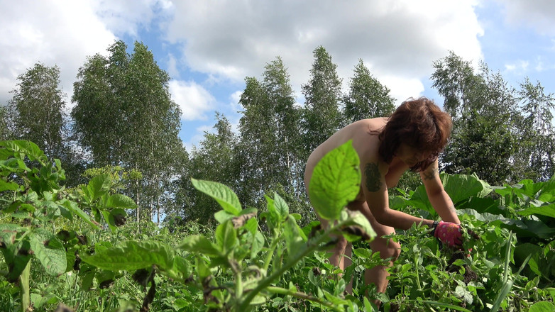 Hera Harding: Jardim Nudista: Trabalhando Nua no Campo