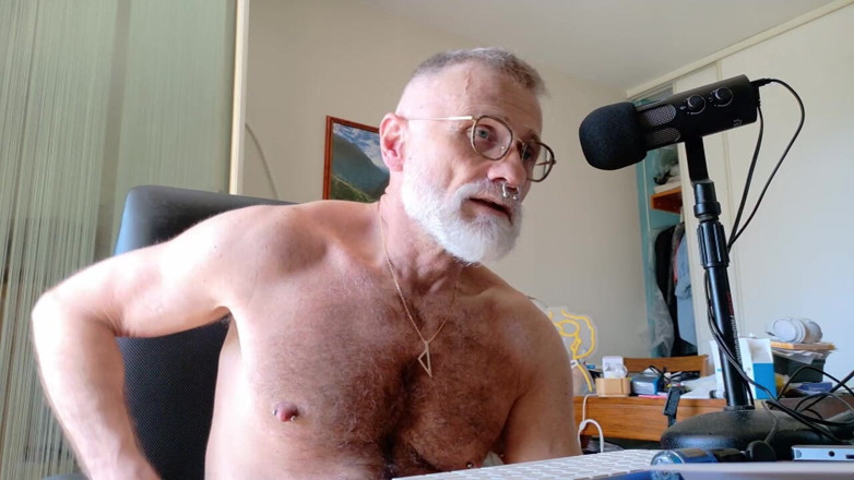 MusclesCigarsFFPig: Video for Customer Service