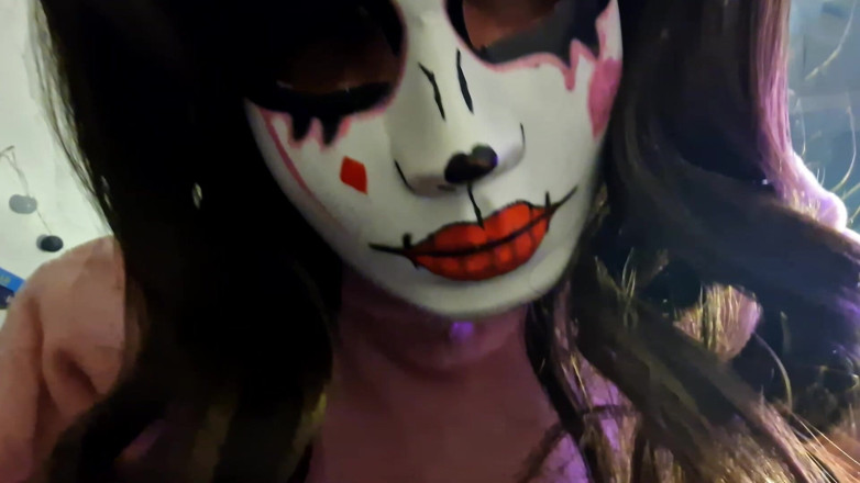 Mask Viola: POV: Tôi sẽ cưỡi bạn và thì thầm vào tai...