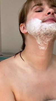 Zum ersten mal rasiert ich meine gesichtshaare