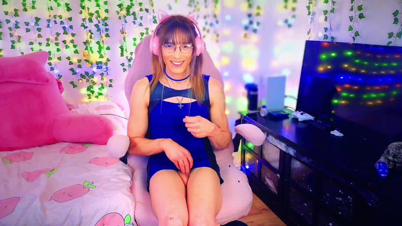 Bella Roar: 可爱的变性人女孩如此肌肉发达