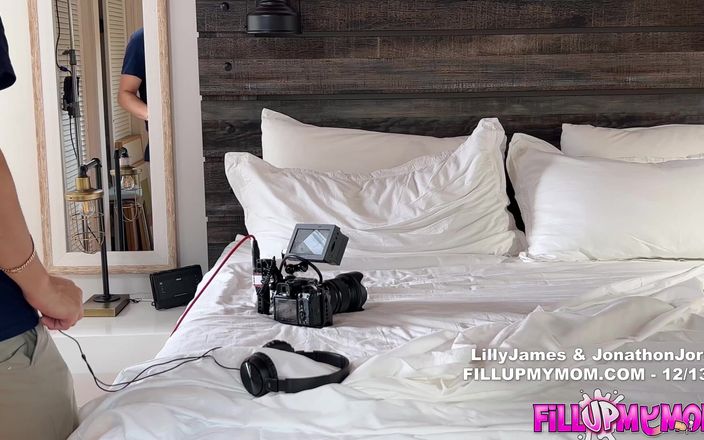 Fill Up My Stepmom: Bts - Försummad styvmamma får en anal creampie