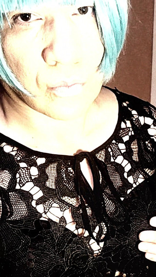 kandiKane: Канді грає зі своєю змащеною дупою, транс трубою, музичне відео