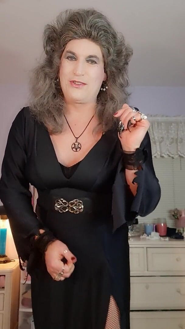 Victoria Lecherri: С Хэллоуином от графини Виктории, королева Проклятых!