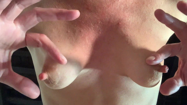Lolacam: Tetek kecil Long Nips