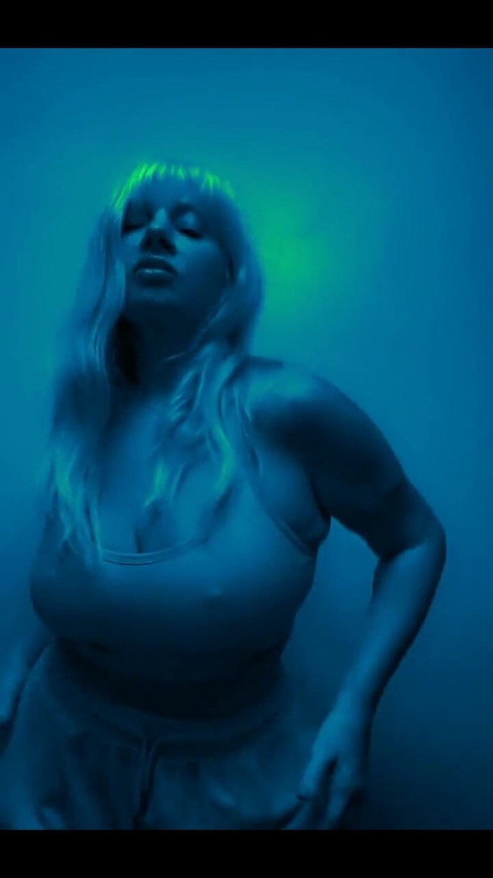 PaintedRose: लगता है.. मेरे साथ नृत्य करें? यह सब मैं कुछ रातें करता हूं