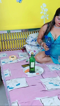 在家搭讪朋友人妻