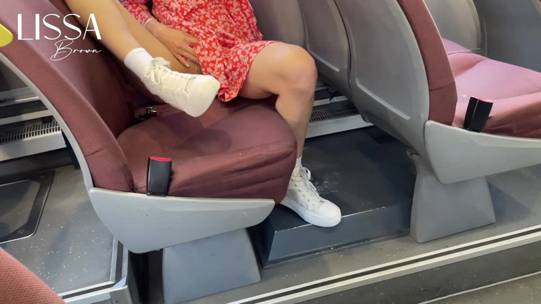 Lissa Brown: 電車の中で自慰をする