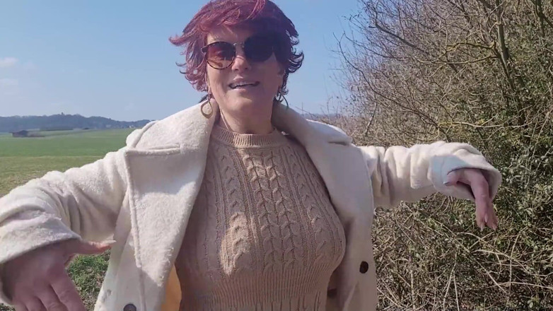 Popp Sylvie: Pussy Juice in Spring