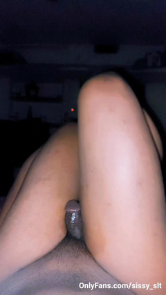 Sissy Bisexual: Masturbuje malý penis