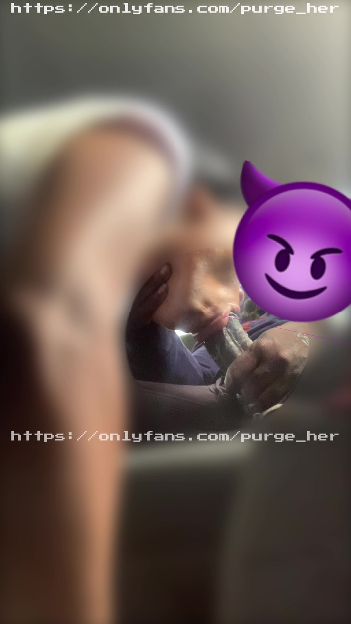 Purge_her: Buzele mari drăguțe mă fac să ejaculez tare în gâtul ei