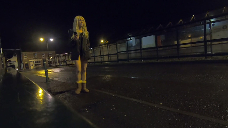 The Midnight Minx: व्यस्त बस स्टेशन wank