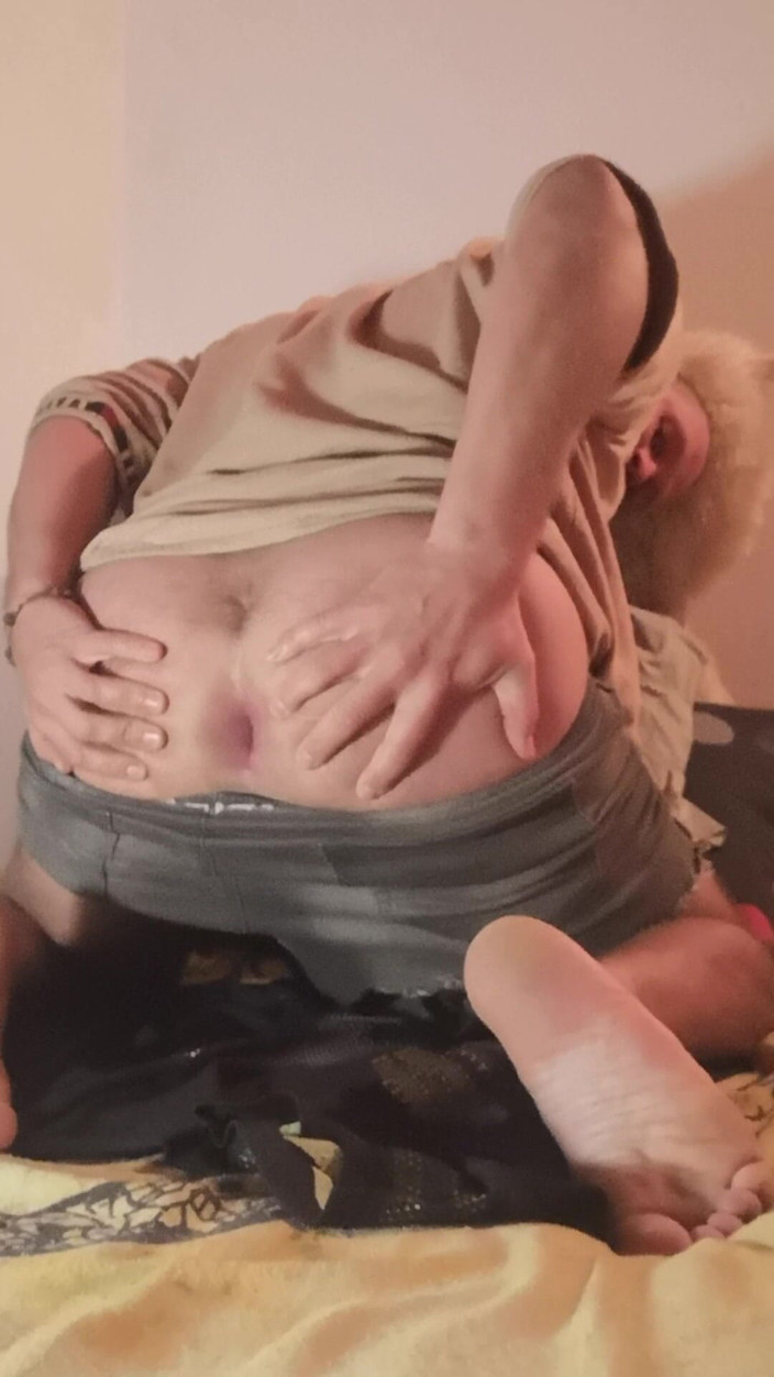 Chemanuchao: 집에서 엉덩이 가지고 놀고 있어