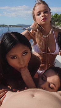 Alexa Flexy na palubě vaší lodi se svou dívkou posádkou Alexis Crystal, Lia Lin, May Thai a Megan Fiore