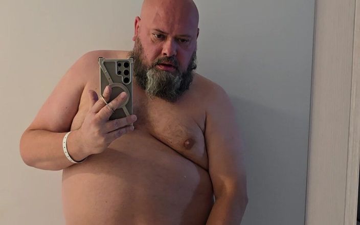 big_davec: Мастурбация в отеле с зеркалом на день рождения