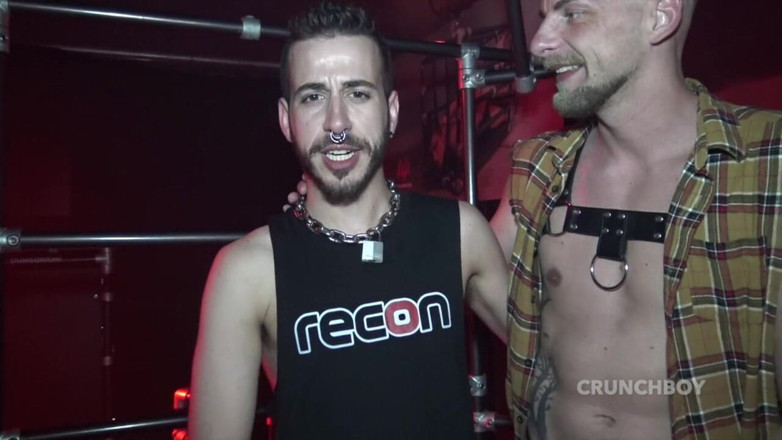 Bareback story at the attack cruising Madrid: The sexy Zac Johnson fucked raw by Portos XXL