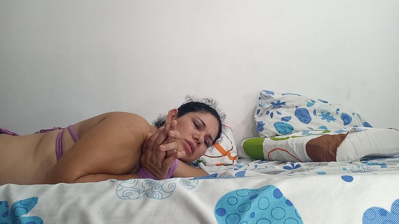 Valkyrie and Luigy Couple: Geef je over aan de betoverende schoonheid van Valkyrie visuele...