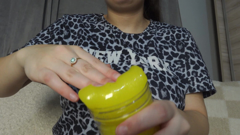 AmayaMori: मैं अपने बालों को स्टाइल करती हूं और अपने नाखूनों को ठीक करती हूं क्योंकि वे पहले से ही बड़े हैं, फिर मैं उन्हें हाथों की क्रीम से मॉइस्चराइज करती हूं।