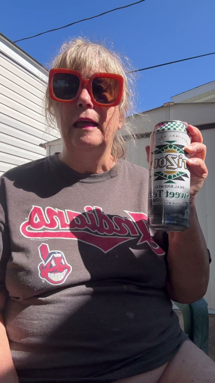 Big Ass 4 U: Outside Refreshment Time with Sweet Tea
