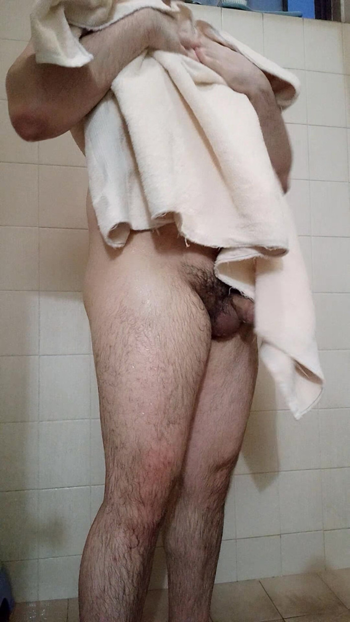 Himbo_Fox: 근육질 운동선수가 샤워하며 휴식을 취하다