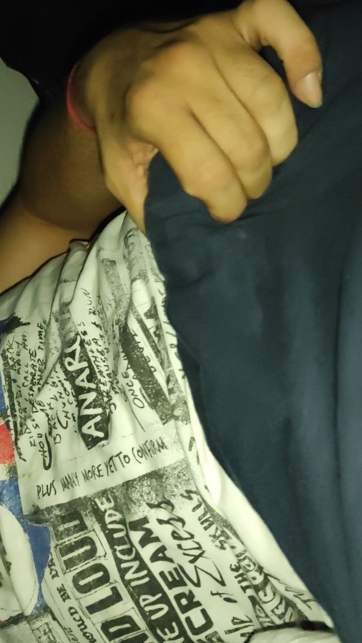 SmokedAlloy2: Dirtyjunkbro lagi asik mainin kontol, kaus kaki bau, kencing dan...