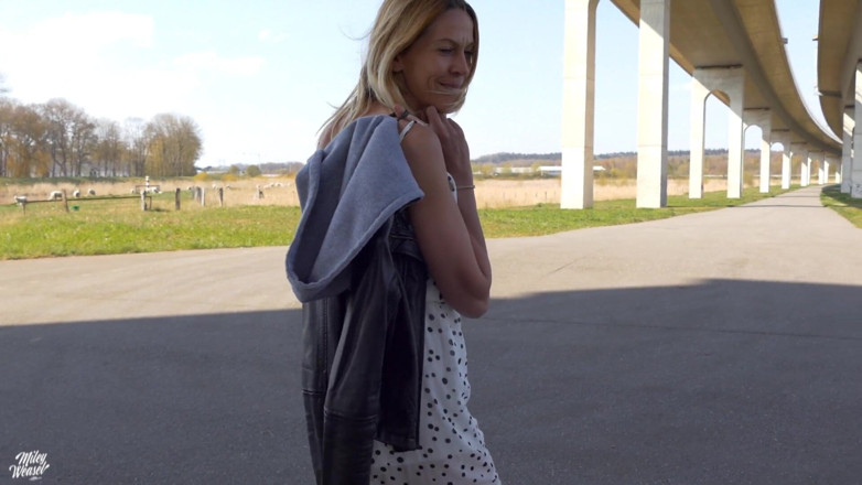 Miley Weasel: Blonde Gets It Publicly! Love Balls!