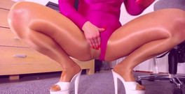 Nylon fetish 4u: 你渴望我的更多喷出汁液吗？在我的沃尔福德霓虹灯 40 suntan 连裤袜中摩擦没有内裤