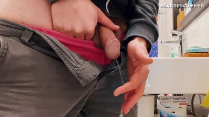 Beardedcummer: Chlap chčije do ruky
