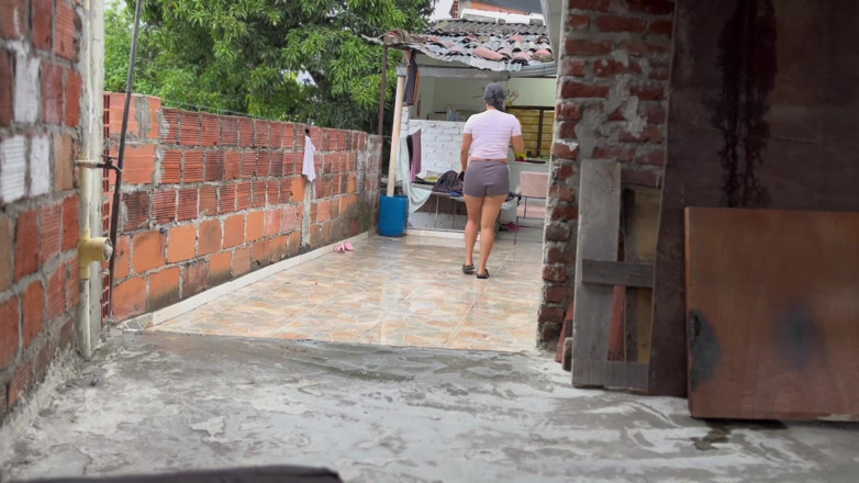 Theman1000: Tôi đã bị bỏ lại một mình ở nhà và cám dỗ đã...
