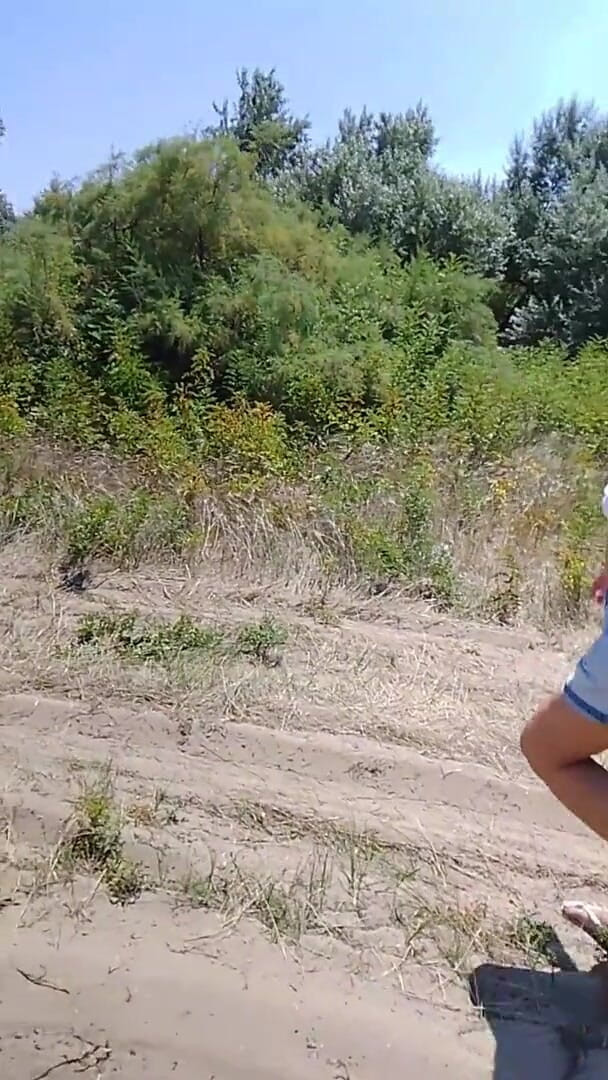 My Step Mom Pissing on the Road (Crazy family 1970) My Step Mom Pissing on the Road (Crazy family 1970)
