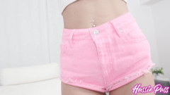 Hussie Auditions: Tanlined 奶子以 katee v 与 brickzilla 为特色