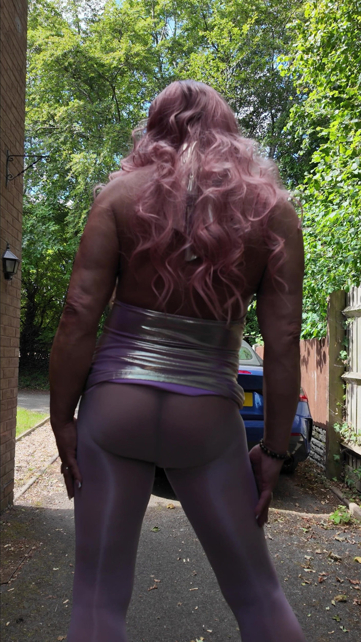 Kelly CD 2022: Crossdresser seksi Kellycd2022 dalam pantyhose dan tumit saya yang lancar