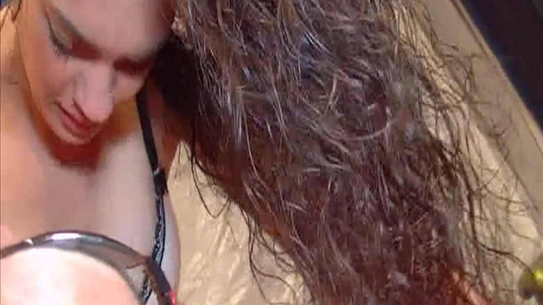 TRASHPORN: Madura morena pingando gozada interna e rosebud anal desleixado