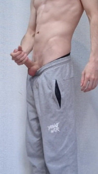 Kåt kille ryckar av och röker
