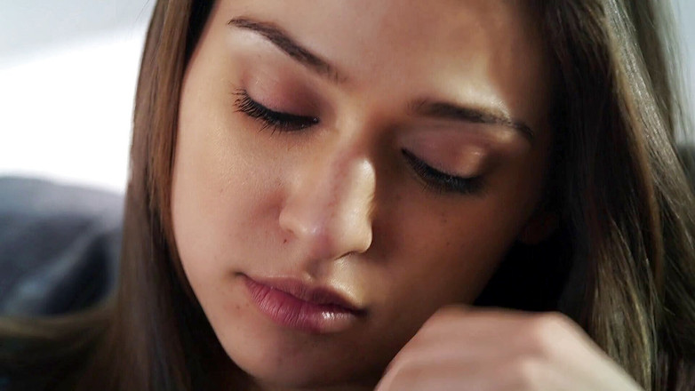 Flash Model Amateurs: Kåt tonåring fingrar hennes fitta i duschen