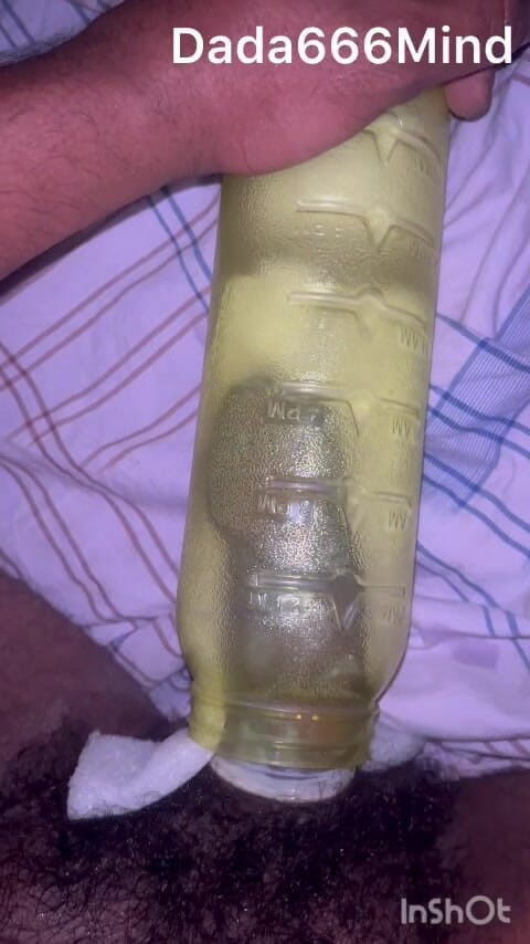 Zingaa: Băiat care folosește pizda cu sticlă de apă - se fute