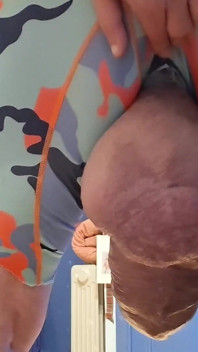 Burbuja gorda en pantalones cortos