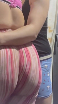 Culo grosso e grandi tette ragazza araba