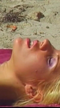 Outdoor vintage jebanie na plaży dla blondynki
