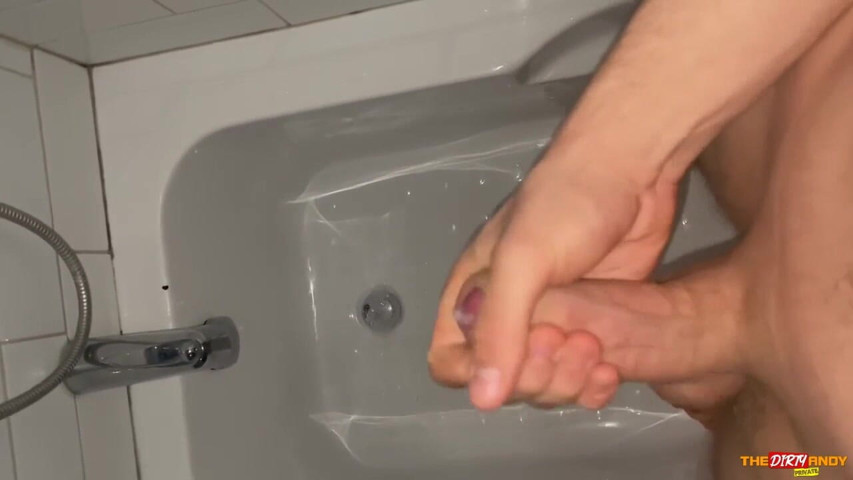 Quickly Handjob in the Bathtub (DirtyAndyPrivate) Quickly Handjob in the Bathtub (DirtyAndyPrivate)