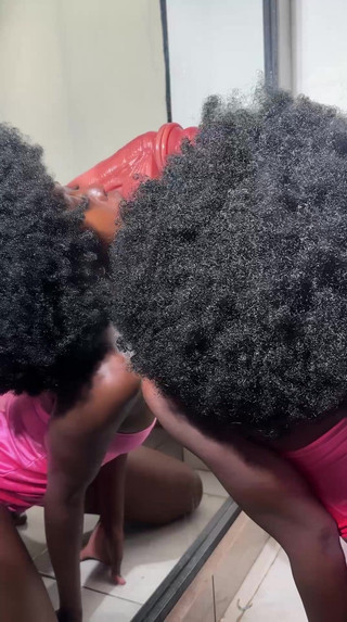 Chickysue: 거대한 딜도가 너무 딱딱해