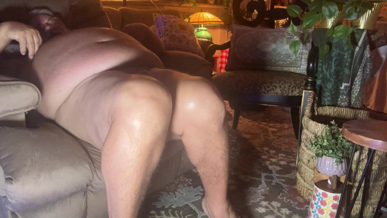 Hand-Free-Daddy-Chub: Děda Má Omylem Orgasmus V Útulné Židli Svého Starého Muže