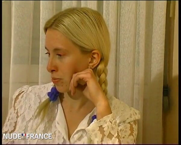 La France a Poil: This student blonde would like to get into porn instead...