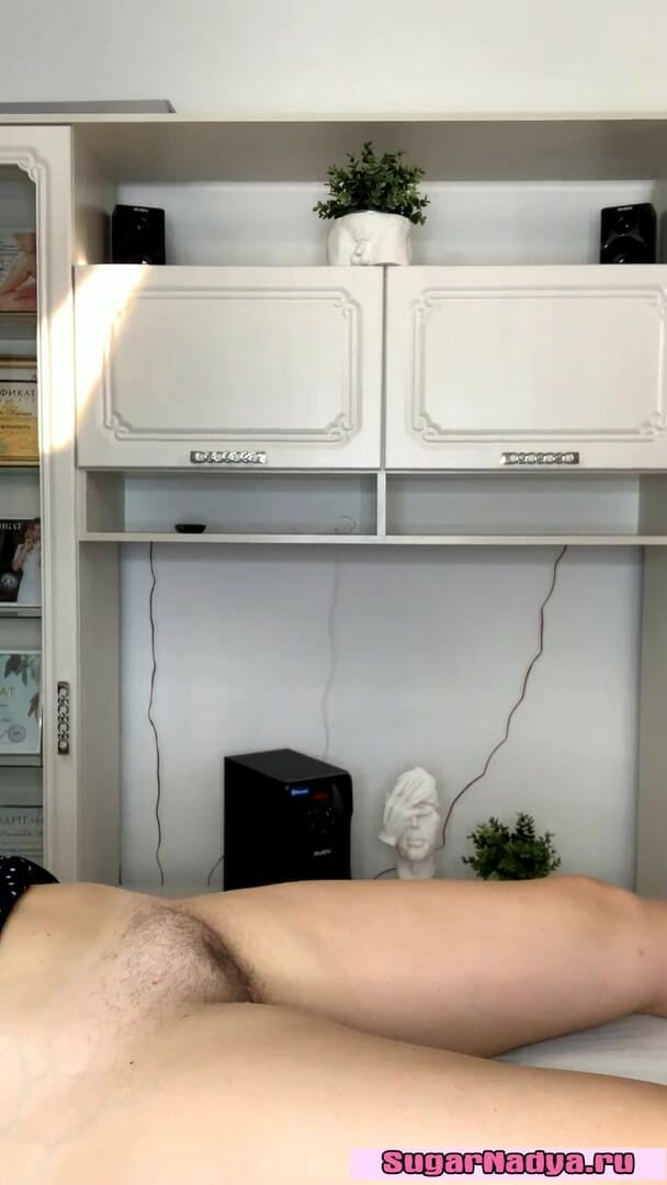 SugarNadya: Deep pussy waxing for a girl with gorgeous legs