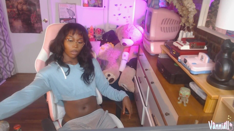 Vanniall: Big Girldick Bulge Teasing with Messy Self-facial Finish! Black Trans...